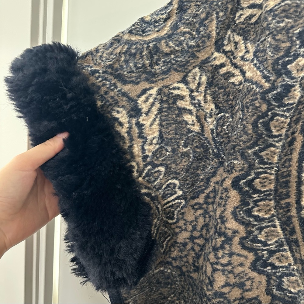 Moccine Faux Fur Trim Poncho Cape Wrap Paisley Knit One Size - Picture 4 of 6